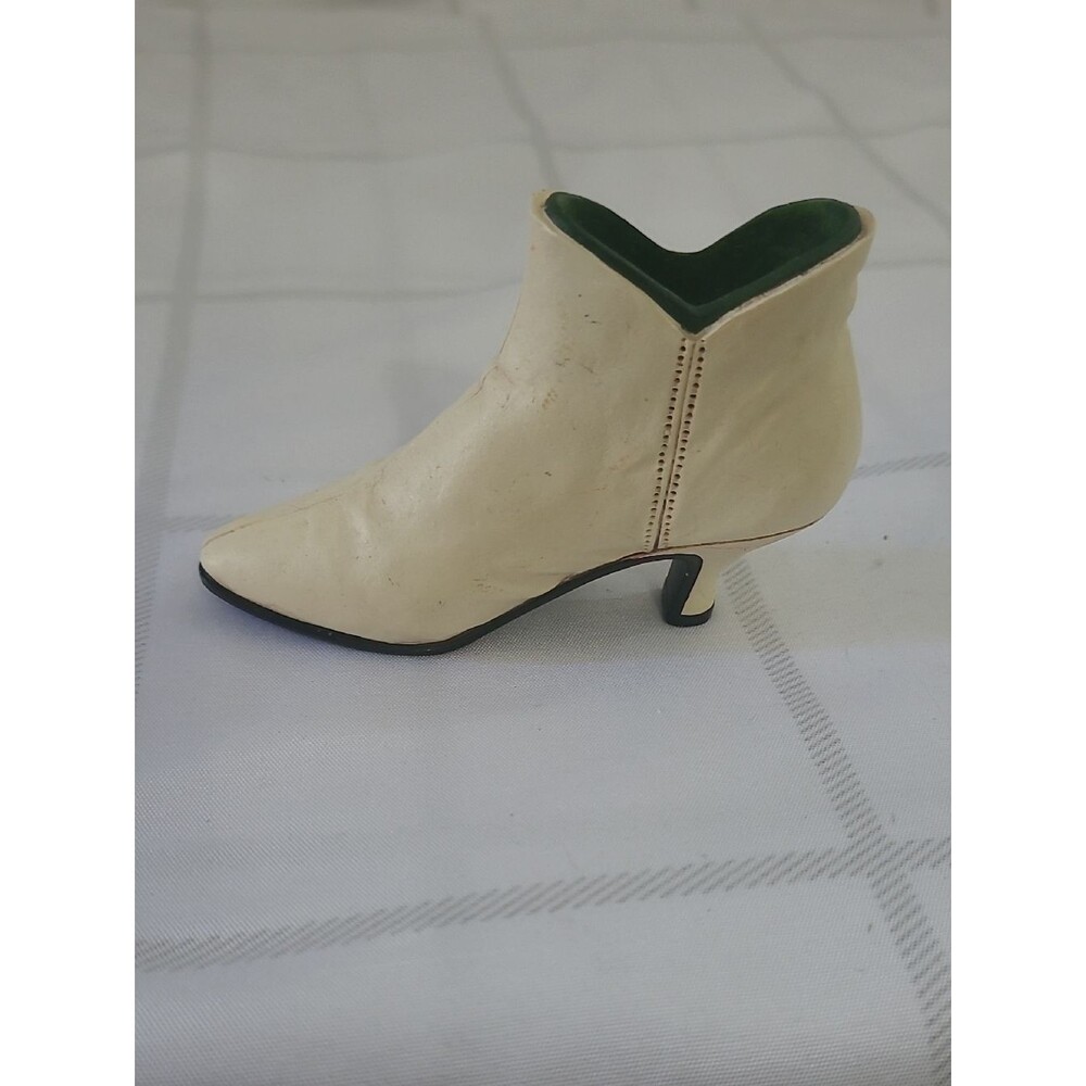 Just the Right Shoe by Raine #25403 Ingenue Vintage 1999